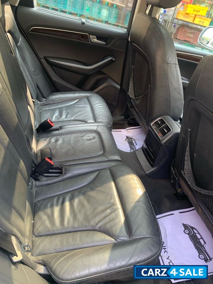 Silver Audi Q5 TDI 3.0