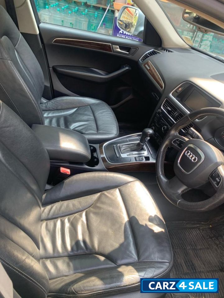 Silver Audi Q5 TDI 3.0