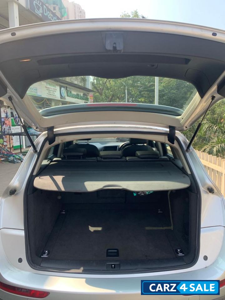 Silver Audi Q5 TDI 3.0