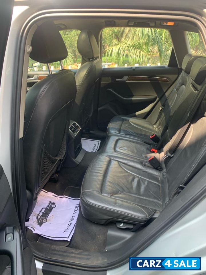 Silver Audi Q5 TDI 3.0