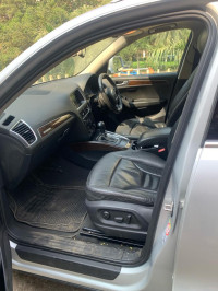 Silver Audi Q5 TDI 3.0