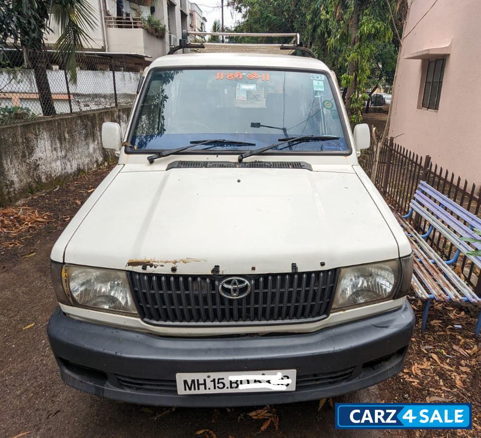 Toyota Qualis FS 10 seater