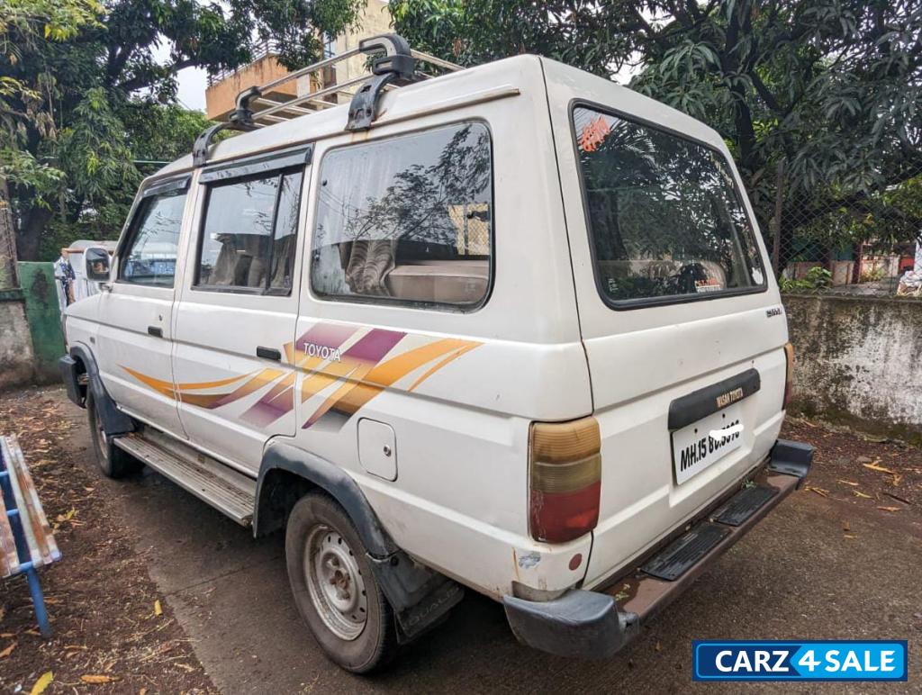 Toyota Qualis FS 10 seater