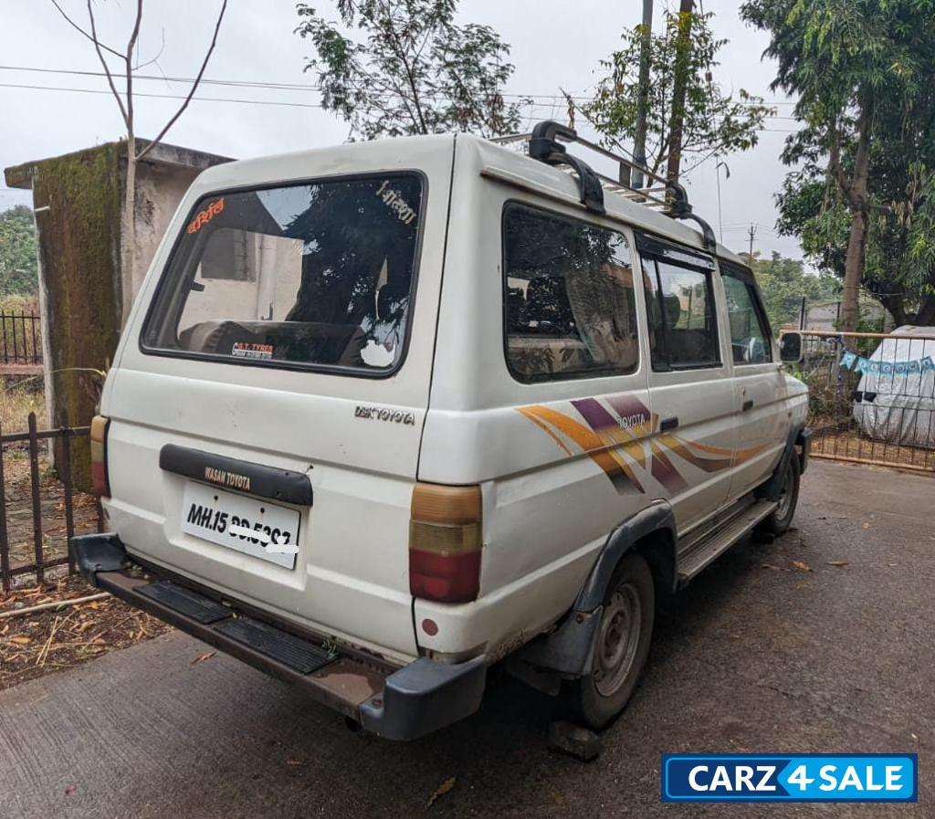 Toyota Qualis FS 10 seater