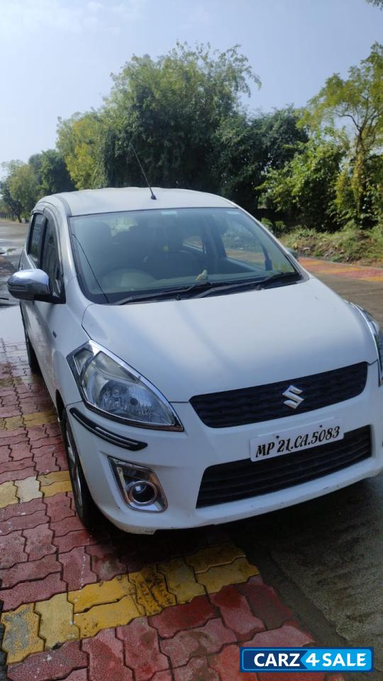 White Maruti Suzuki Ertiga Zxi
