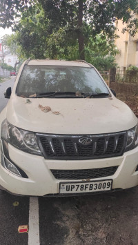 White Mahindra XUV 500 W10