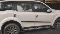White Mahindra XUV 500 W10