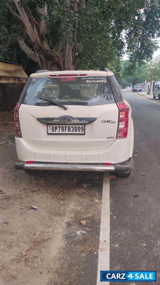 White Mahindra XUV 500 W10