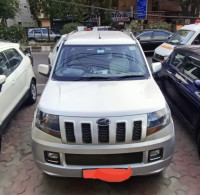 Mahindra TUV300 T10