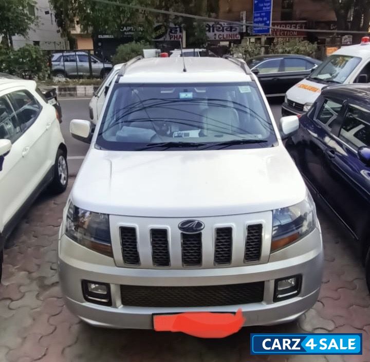 Mahindra TUV300 T10