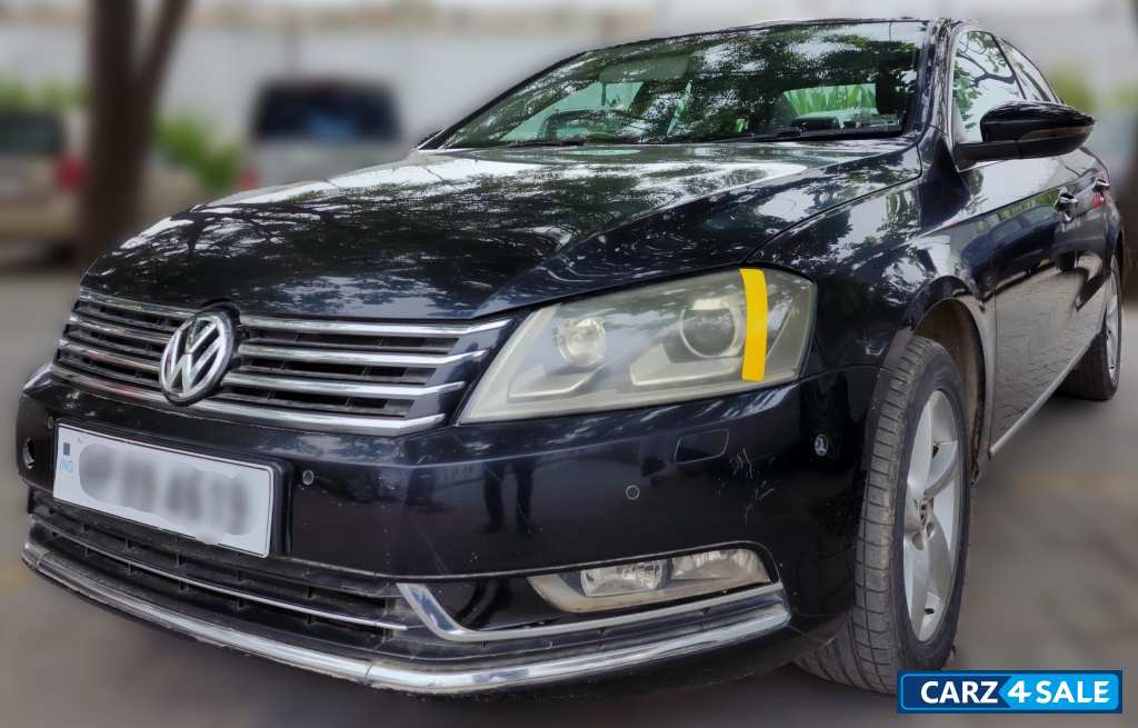 Black Volkswagen Passat Highline DSG