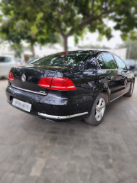 Black Volkswagen Passat Highline DSG