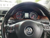Black Volkswagen Passat Highline DSG