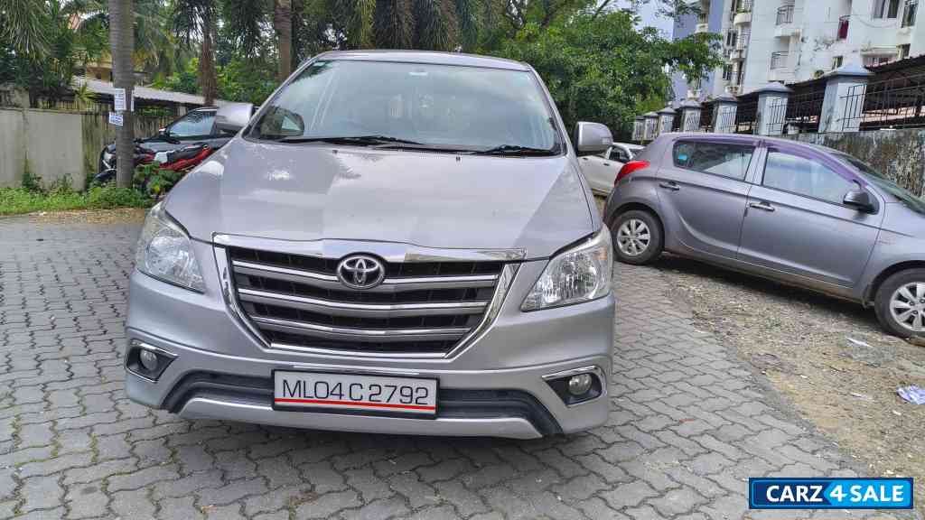 Toyota Innova V