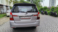 Toyota Innova V