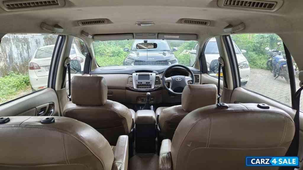 Toyota Innova V