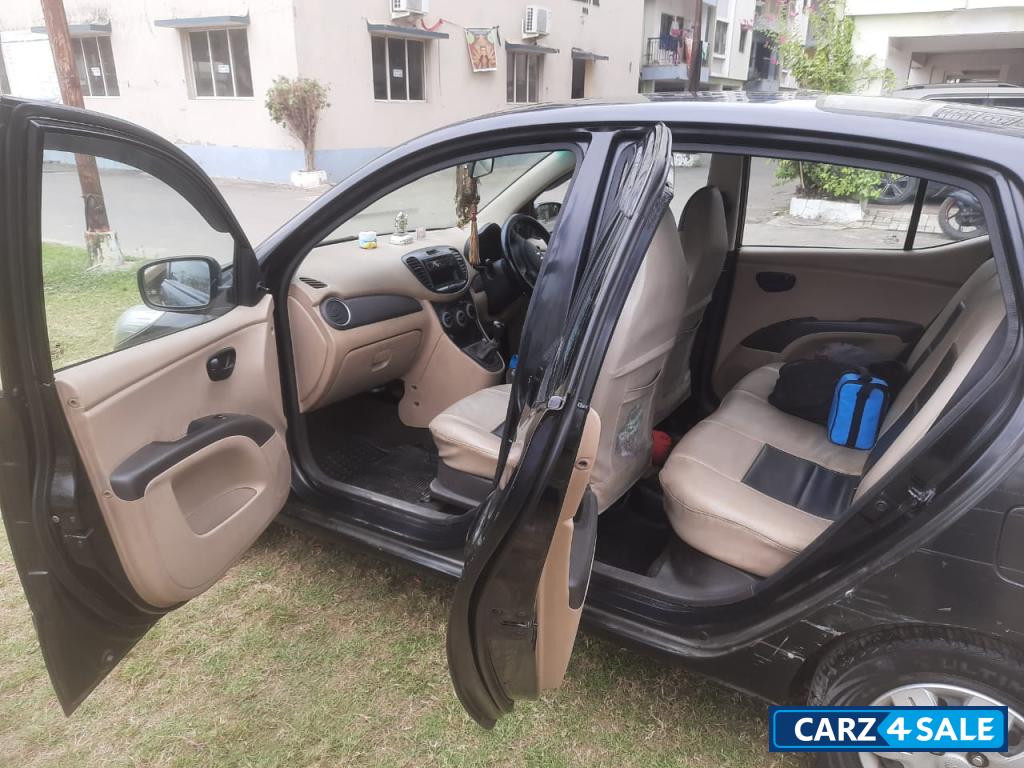 Black Hyundai i10 Magna 1.2