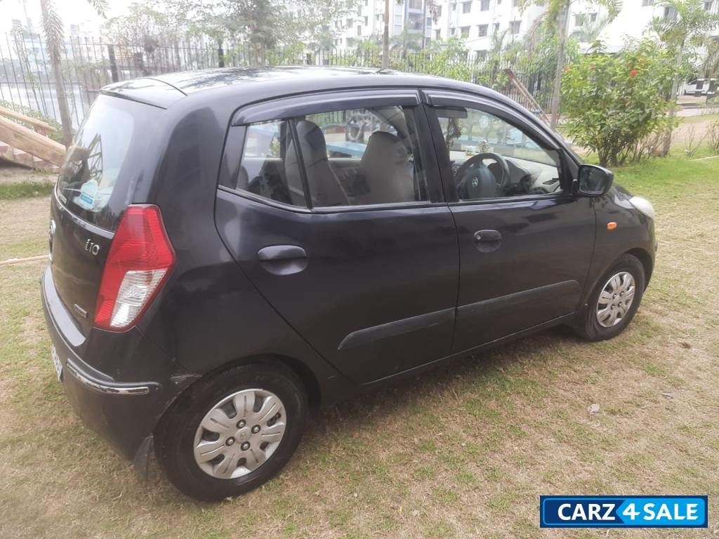 Black Hyundai i10 Magna 1.2