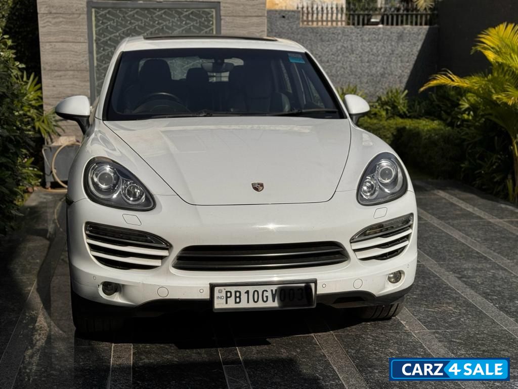 White Porsche Cayenne DIESEL