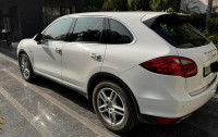 White Porsche Cayenne DIESEL