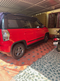 Highway Red Mahindra TUV300 T10