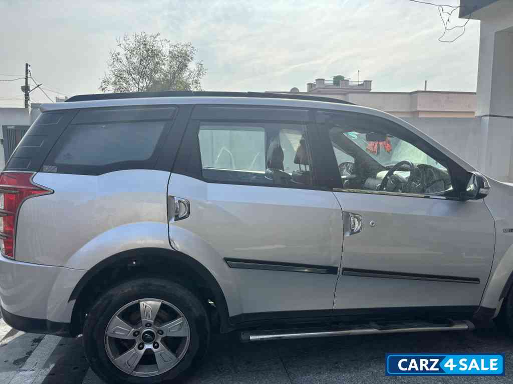 Mahindra XUV 500 W8 FWD