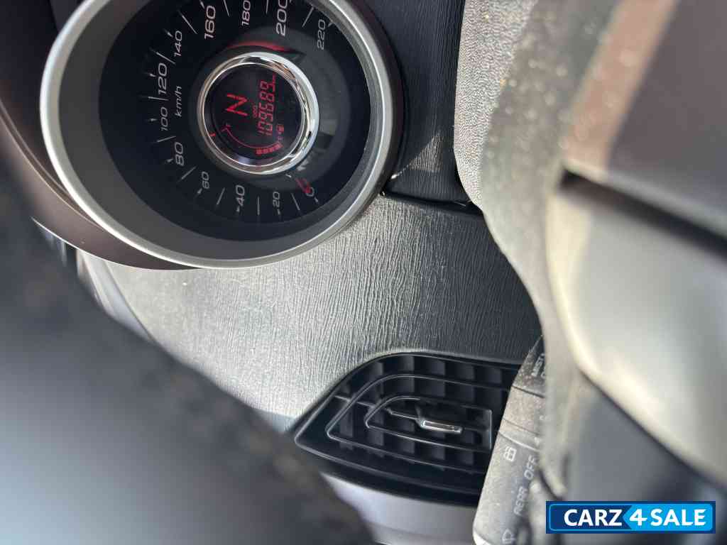 Mahindra XUV 500 W8 FWD