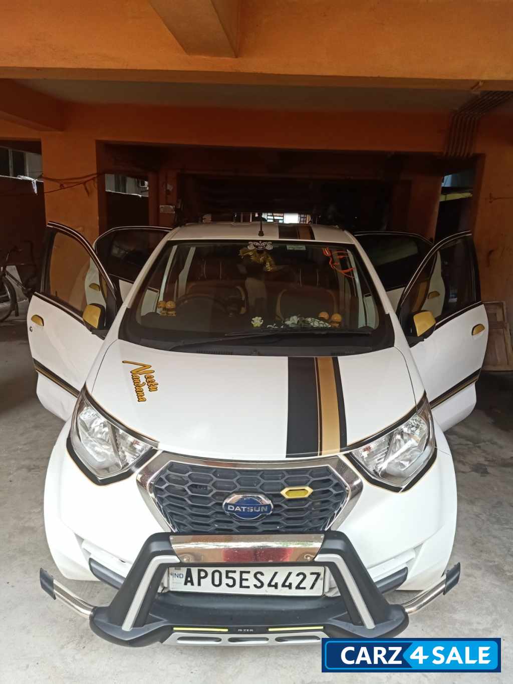 White Datsun Redi-GO Gold 1.0