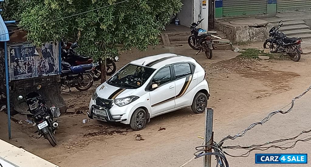 White Datsun Redi-GO Gold 1.0