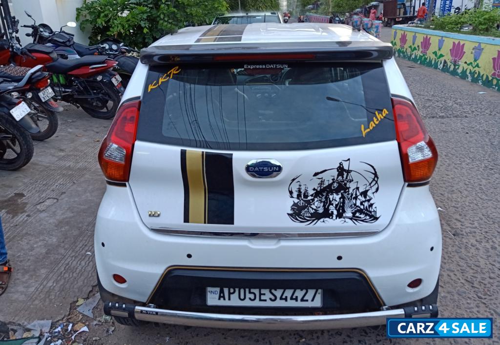 White Datsun Redi-GO Gold 1.0