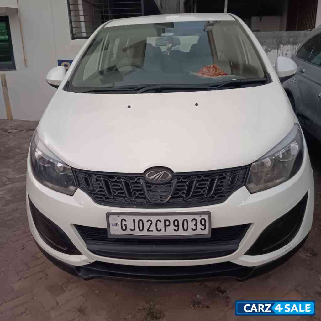 White Mahindra Marazzo M4 8 SEATER