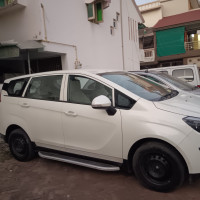 White Mahindra Marazzo M4 8 SEATER
