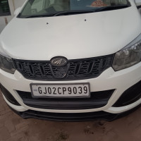White Mahindra Marazzo M4 8 SEATER