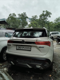 MG Hector hybrid sharp