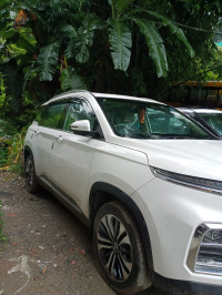 MG Hector hybrid sharp