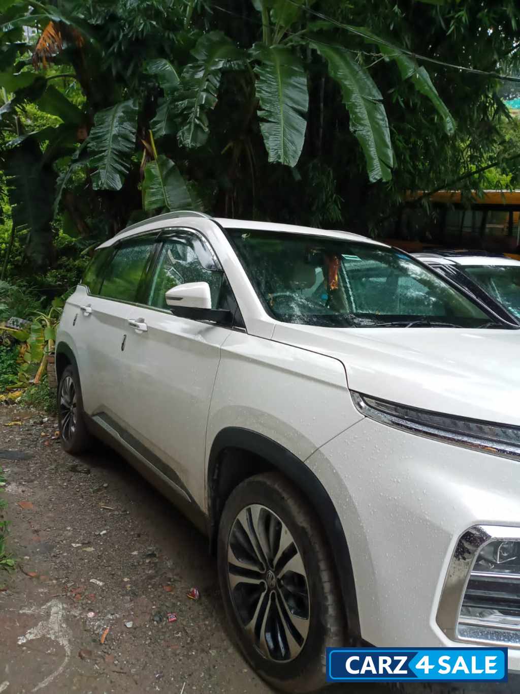 MG Hector hybrid sharp