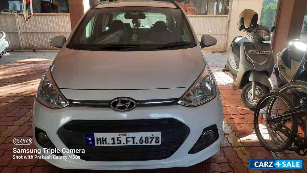 White Hyundai i10 Asta, cng