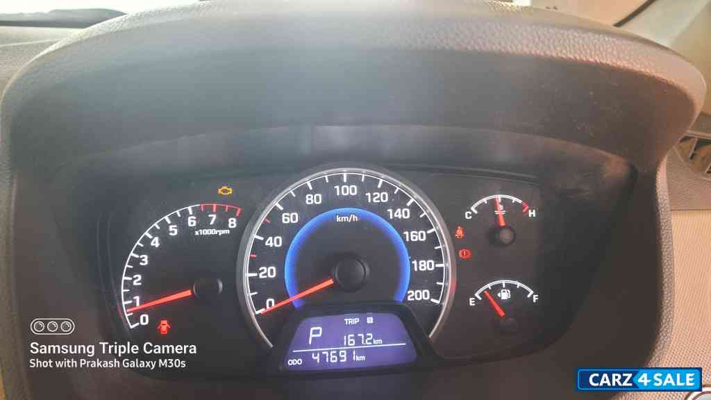 White Hyundai i10 Asta, cng