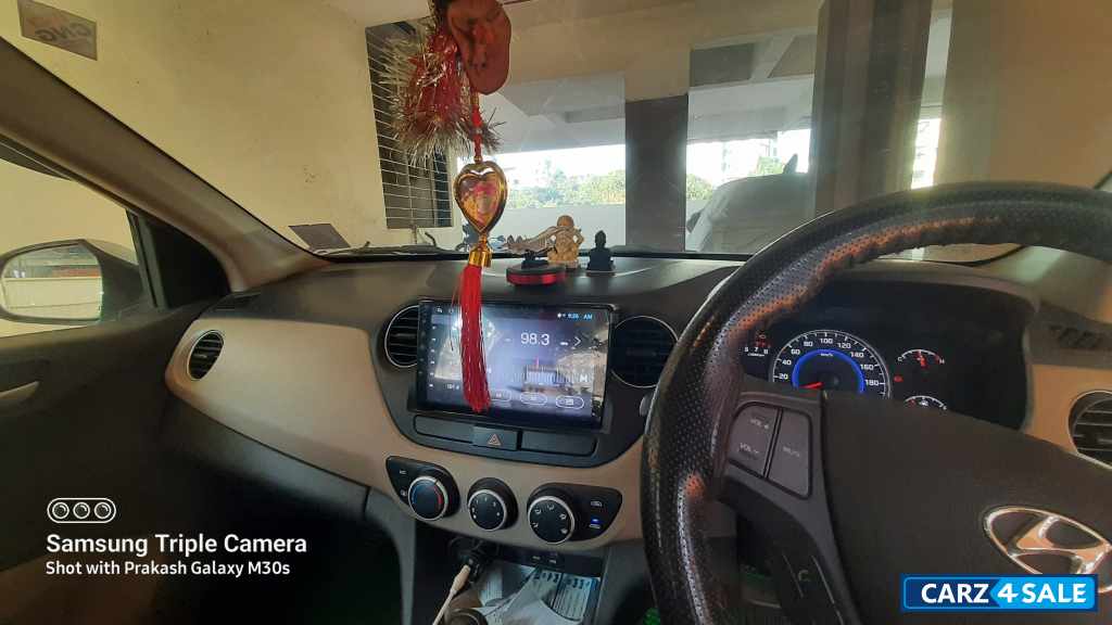 White Hyundai i10 Asta, cng