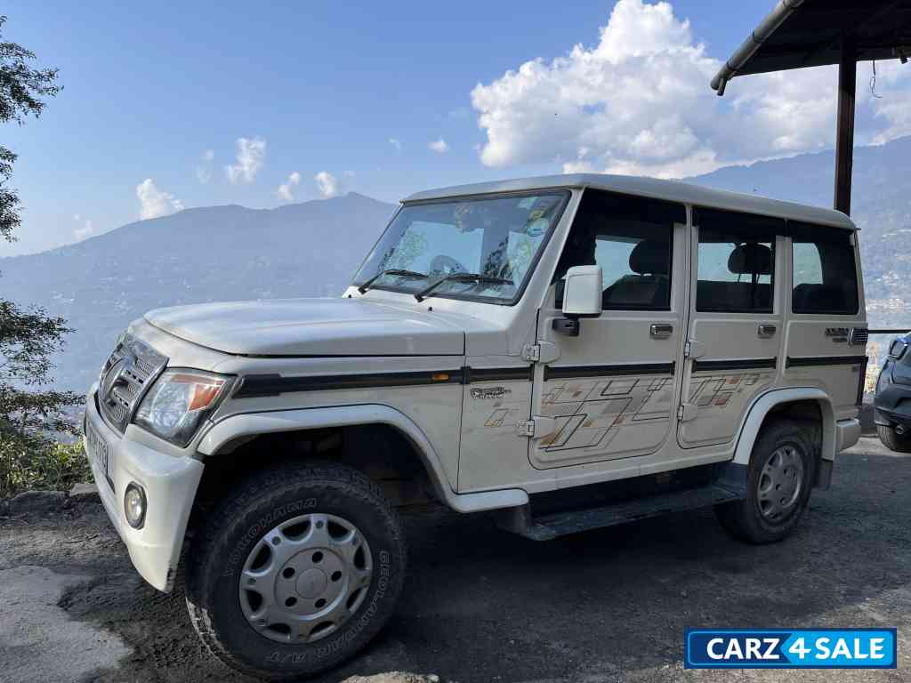 White Mahindra Bolero Power+zlx