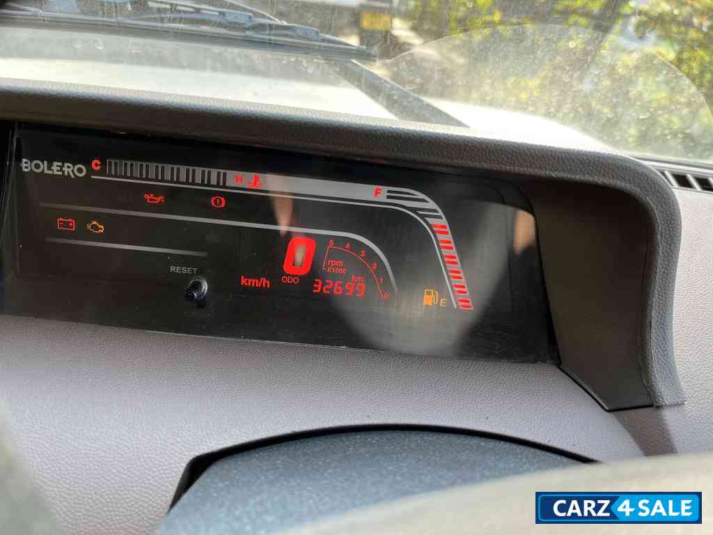 White Mahindra Bolero Power+zlx