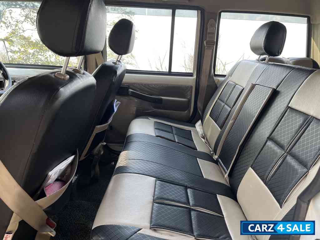 White Mahindra Bolero Power+zlx