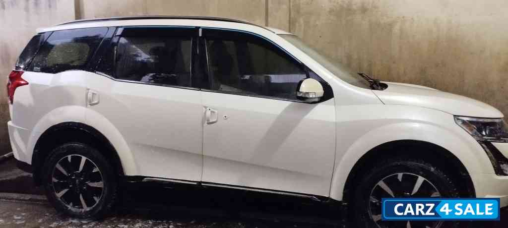 Pearl White Mahindra XUV 500 W11