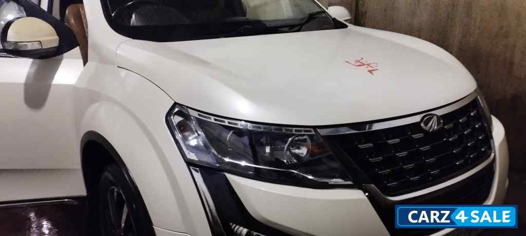 Pearl White Mahindra XUV 500 W11