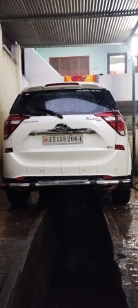Pearl White Mahindra XUV 500 W11