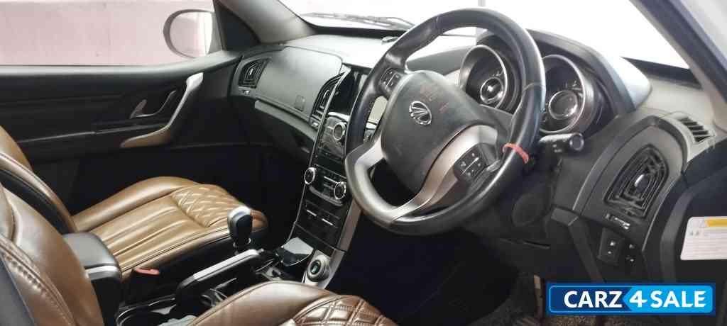 Pearl White Mahindra XUV 500 W11