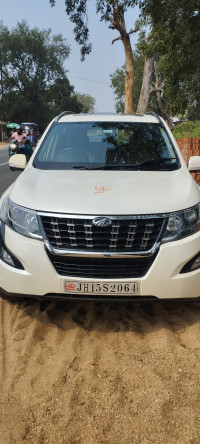 Pearl White Mahindra XUV 500 W11