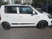 White Maruti Suzuki Wagon R VXI CNG