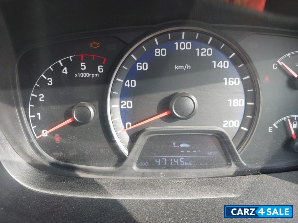 White Hyundai Xcent 1.2 C R D I E PLUS