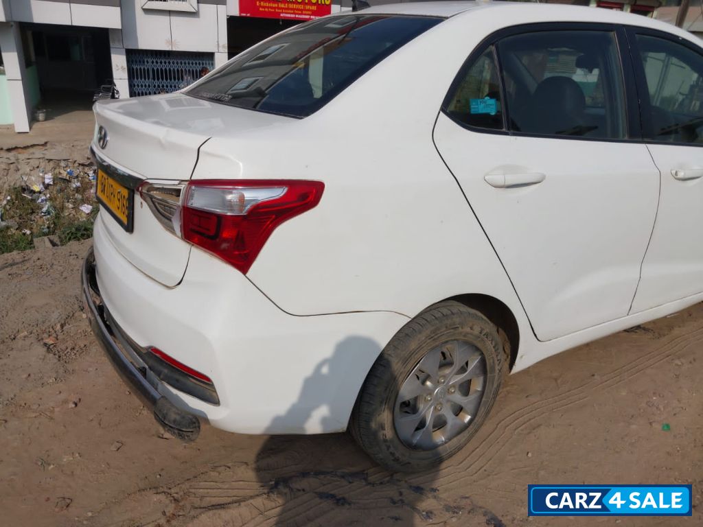 White Hyundai Xcent 1.2 C R D I E PLUS